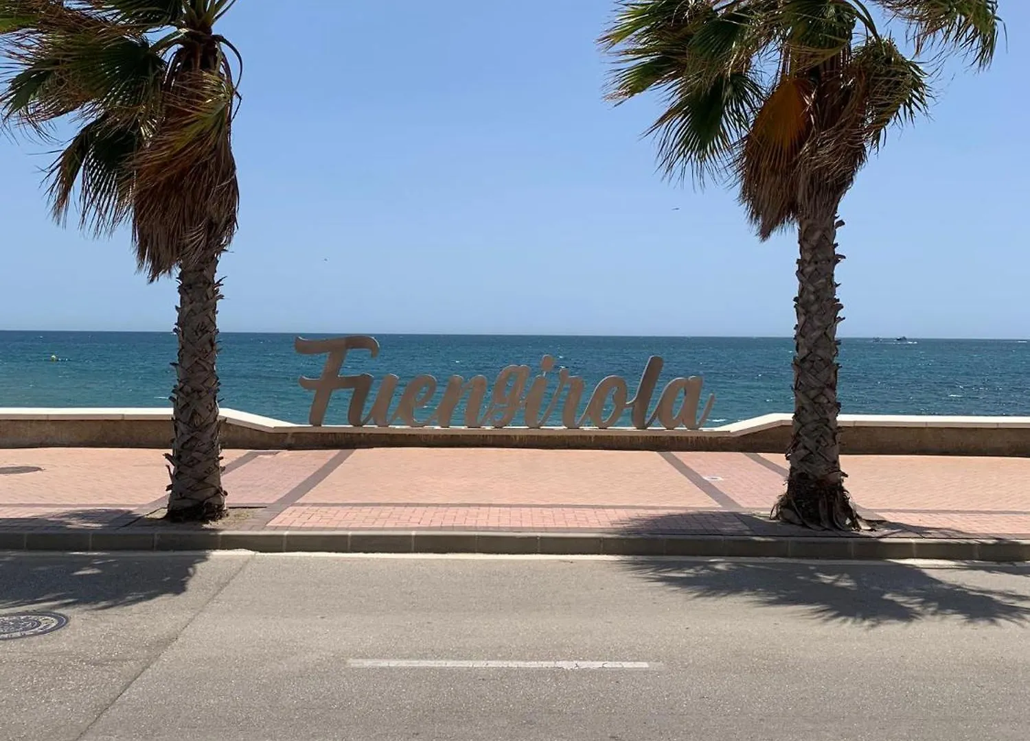 Fuengirola Beach De Luxe contacts